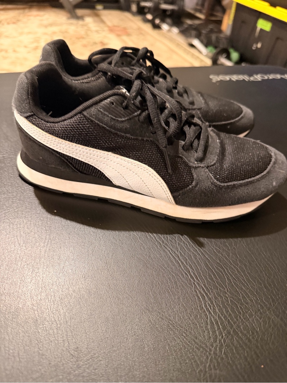 Puma Women’s Black & White Retro Runner Sneakers sz 7